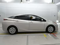 Toyota Prius лот № 30078 оценка 4.5  с аукциона в Японии 2