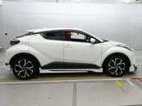Toyota C-HR лот № 30067 оценка 4  с аукциона в Японии 2