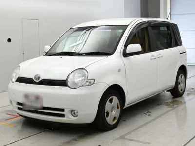 Toyota SIENTA  с аукциона в Японии