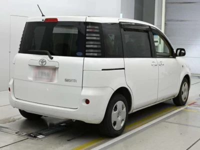 Toyota SIENTA  с аукциона в Японии