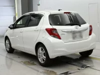 Toyota VITZ лот № 30069 оценка 4  с аукциона в Японии 5