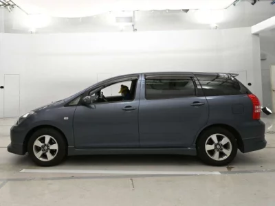 Toyota WISH  с аукциона в Японии