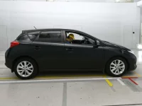 Toyota AURIS лот № 11025 оценка 3  с аукциона в Японии 2