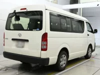 Toyota HIACE лот № 30390 оценка RA  с аукциона в Японии 1