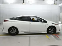 Toyota PRIUS PHV лот № 30330 оценка 3.5  с аукциона в Японии 2