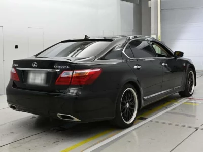 Lexus LS600hL