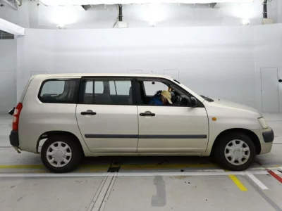 Toyota SUCCEED  с аукциона в Японии