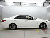 Toyota CROWN лот № 30378 оценка 4  с аукциона в Японии 2