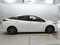 Toyota PRIUS PHV лот № 36244 оценка 4.5  с аукциона в Японии 2