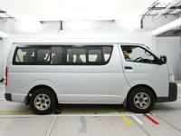 Toyota HIACE лот № 30384 оценка 3.5  с аукциона в Японии 2