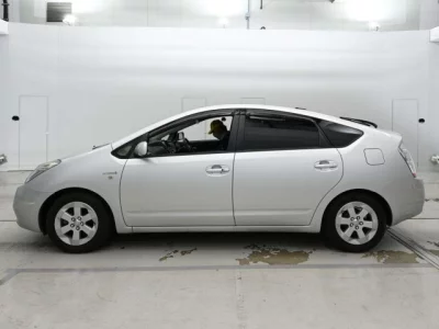 Toyota Prius  с аукциона в Японии