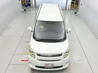 Toyota NOAH лот № 30564 оценка 4  с аукциона в Японии 6