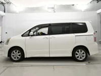 Toyota NOAH лот № 30564 оценка 4  с аукциона в Японии 3