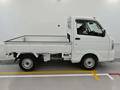 Nissan NT100 Clipper