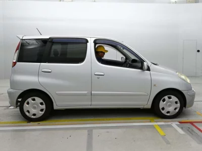 Toyota FUNCARGO  с аукциона в Японии