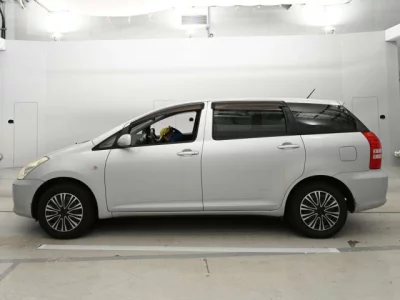 Toyota WISH  с аукциона в Японии
