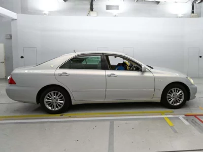 Toyota CROWN  с аукциона в Японии