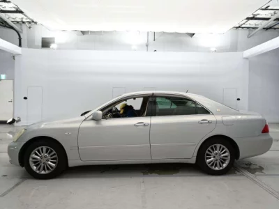 Toyota CROWN  с аукциона в Японии