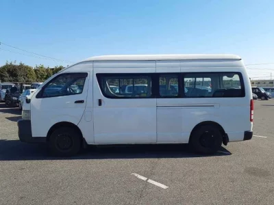 Toyota HIACE  с аукциона в Японии