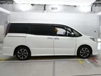 Toyota NOAH лот № 30712 оценка 4  с аукциона в Японии 2