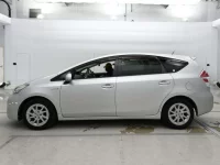 Toyota PRIUS ALPHA лот № 30710 оценка 3.5  с аукциона в Японии 3