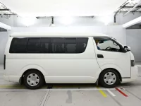 Toyota HIACE лот № 30717 оценка 3.5  с аукциона в Японии 2