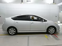 Toyota Prius лот № 10294 оценка 4.5  с аукциона в Японии 2