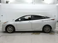 Toyota Prius лот № 30788 оценка RA  с аукциона в Японии 3