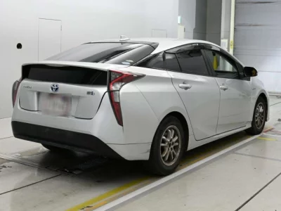 Toyota Prius  с аукциона в Японии