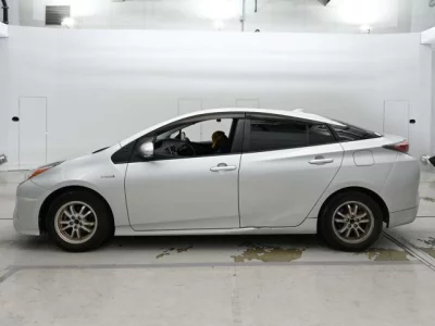 Toyota Prius  с аукциона в Японии