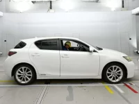 Lexus CT лот № 90611 оценка 4  с аукциона в Японии 2
