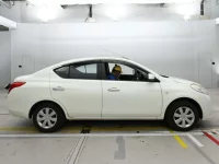 Nissan LATIO лот № 90589 оценка 3.5  с аукциона в Японии 2