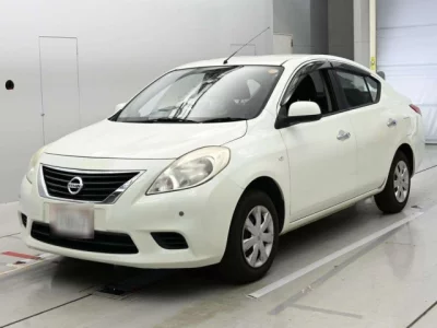 Nissan LATIO  с аукциона в Японии