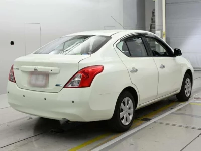 Nissan LATIO  с аукциона в Японии