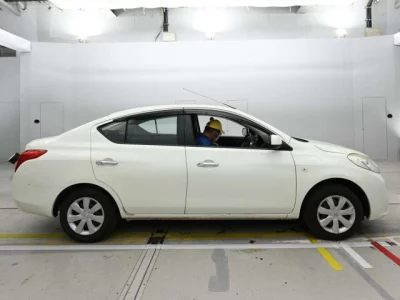 Nissan LATIO  с аукциона в Японии