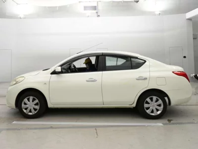 Nissan LATIO  с аукциона в Японии