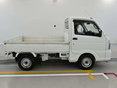 Nissan NT100 Clipper