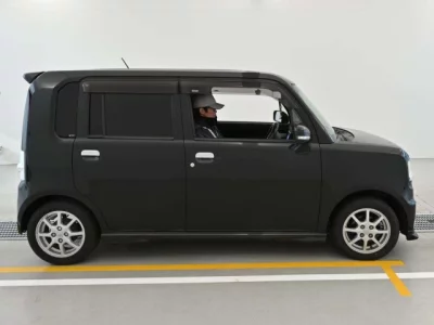 Toyota PIXIS SPACE  с аукциона в Японии