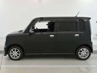 Toyota PIXIS SPACE  с аукциона в Японии