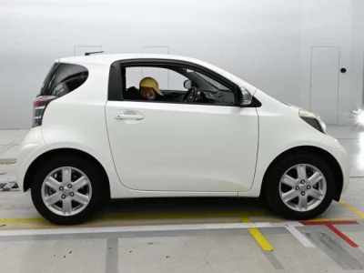 Toyota iQ