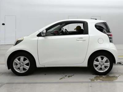 Toyota iQ