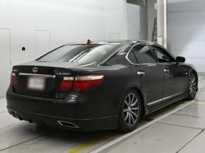 Lexus LS  с аукциона в Японии