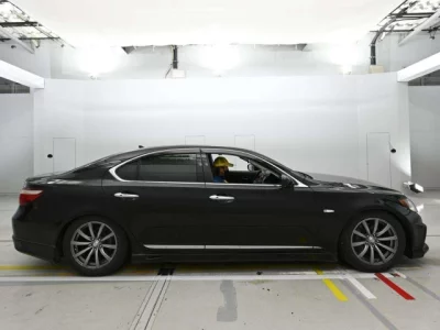 Lexus LS  с аукциона в Японии