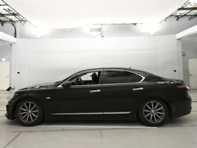 Lexus LS  с аукциона в Японии