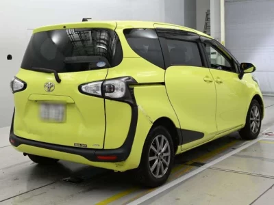Toyota SIENTA  с аукциона в Японии