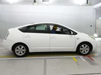 Toyota Prius лот № 90717 оценка 4  с аукциона в Японии 2