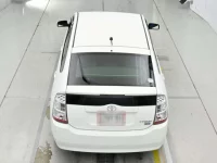 Toyota Prius лот № 90717 оценка 4  с аукциона в Японии 7