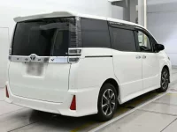 Toyota VOXY лот № 30927 оценка 4.5  с аукциона в Японии 1