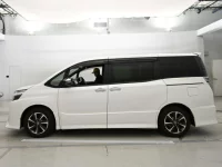 Toyota VOXY лот № 30927 оценка 4.5  с аукциона в Японии 3