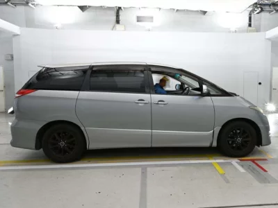 Toyota ESTIMA  с аукциона в Японии